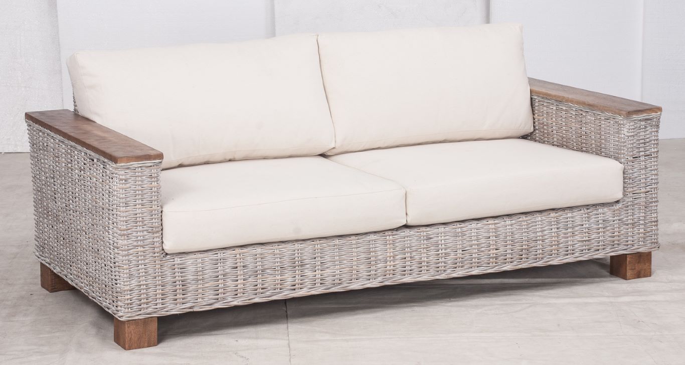 baard Oppervlakte Doorbraak Rotan bank Dalles in de kleur white wash. Rieten Lounge bank.