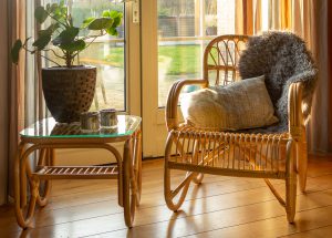 rotan stoel Belse retro met vierkant tafeltje