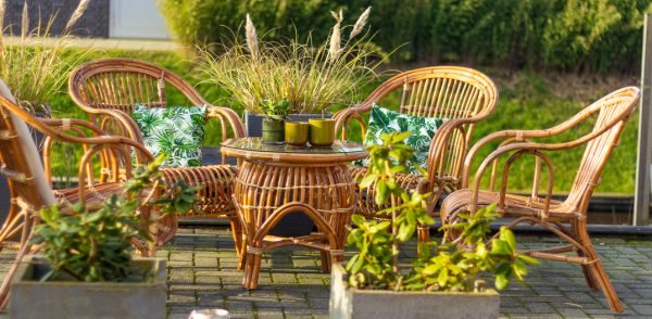 Stapelbare terrasstoel Roos met tafel